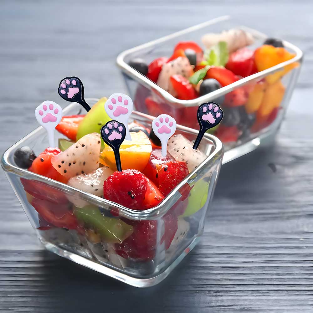 palillos de fruta y comida para niños o bento huellas de gato