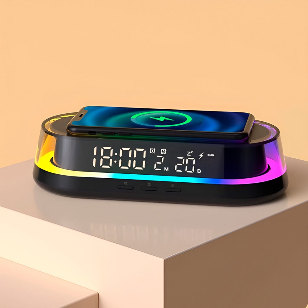 reloj despertador negro con cargador celular y luz rgb led